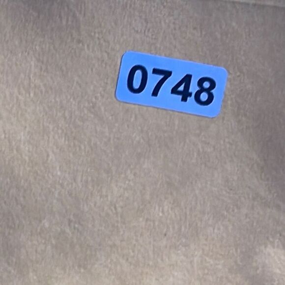 Vintage gold colored dangle pieced earrings. - Picture 7 of 7